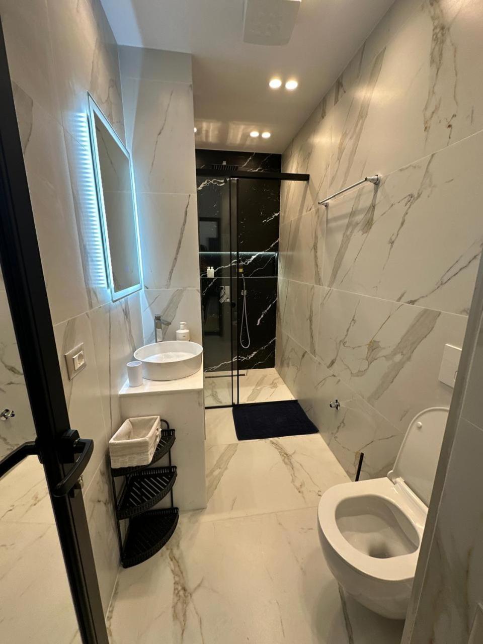 Erinda'S Apartment Тирана Экстерьер фото